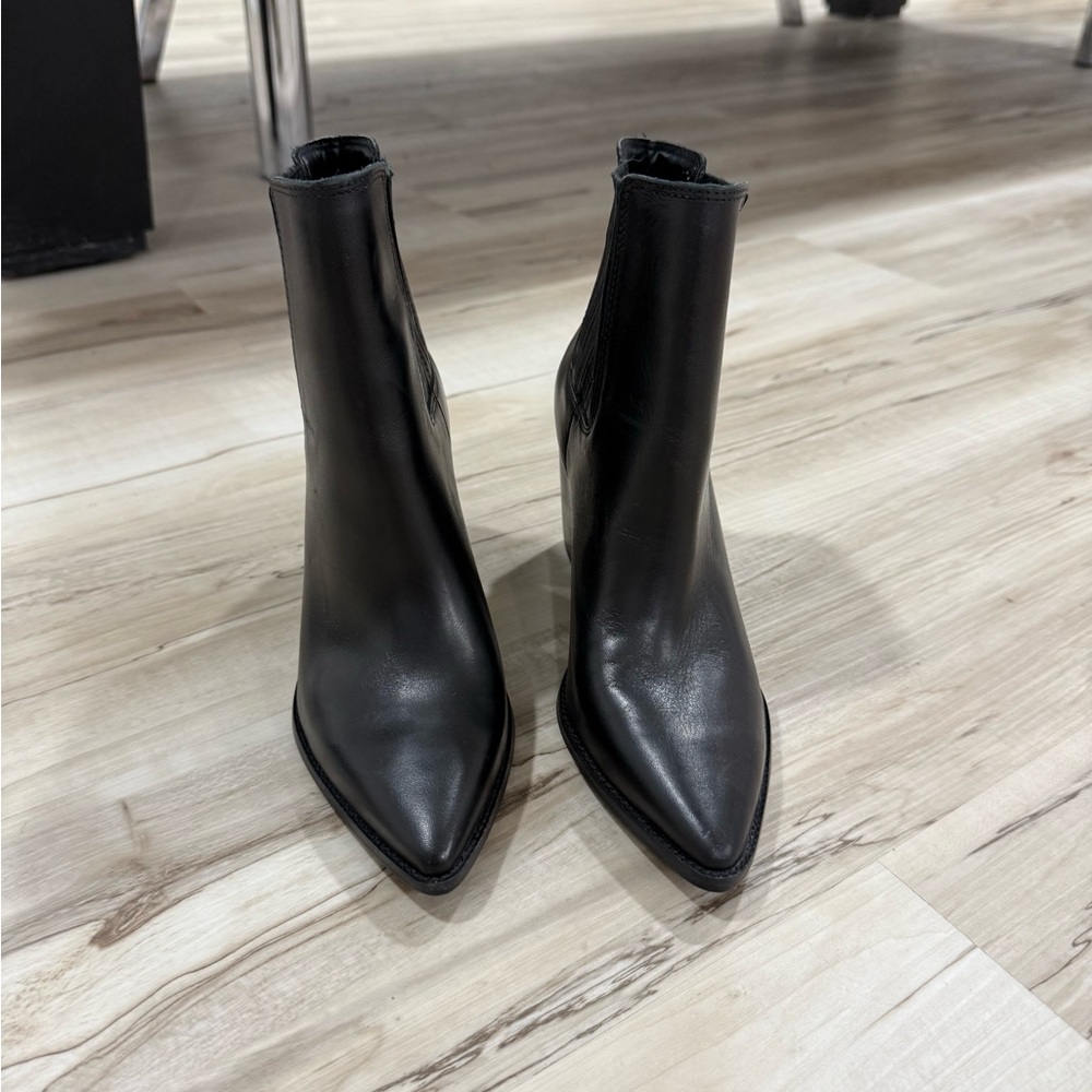 ***Steve Madden Sleek Black Ankle Booties New***